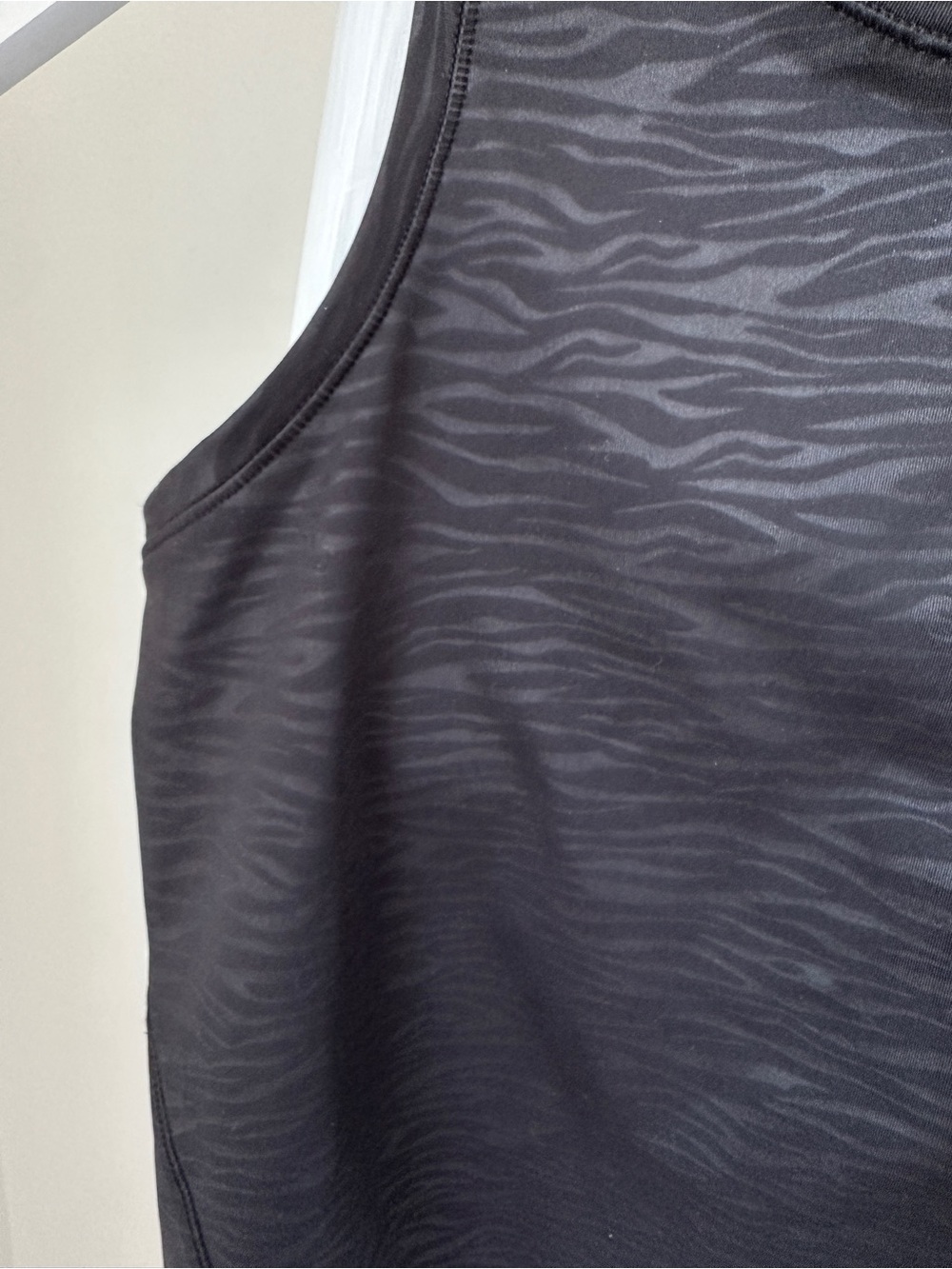 90 Degree By Reflex Black Zebra-Print Cropped Racerback Tank - Picture 6 of 7